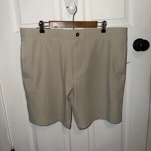 NEW Under Armour Storm UA Golf Sand Khaki Vented Shorts Short Size 40 10in